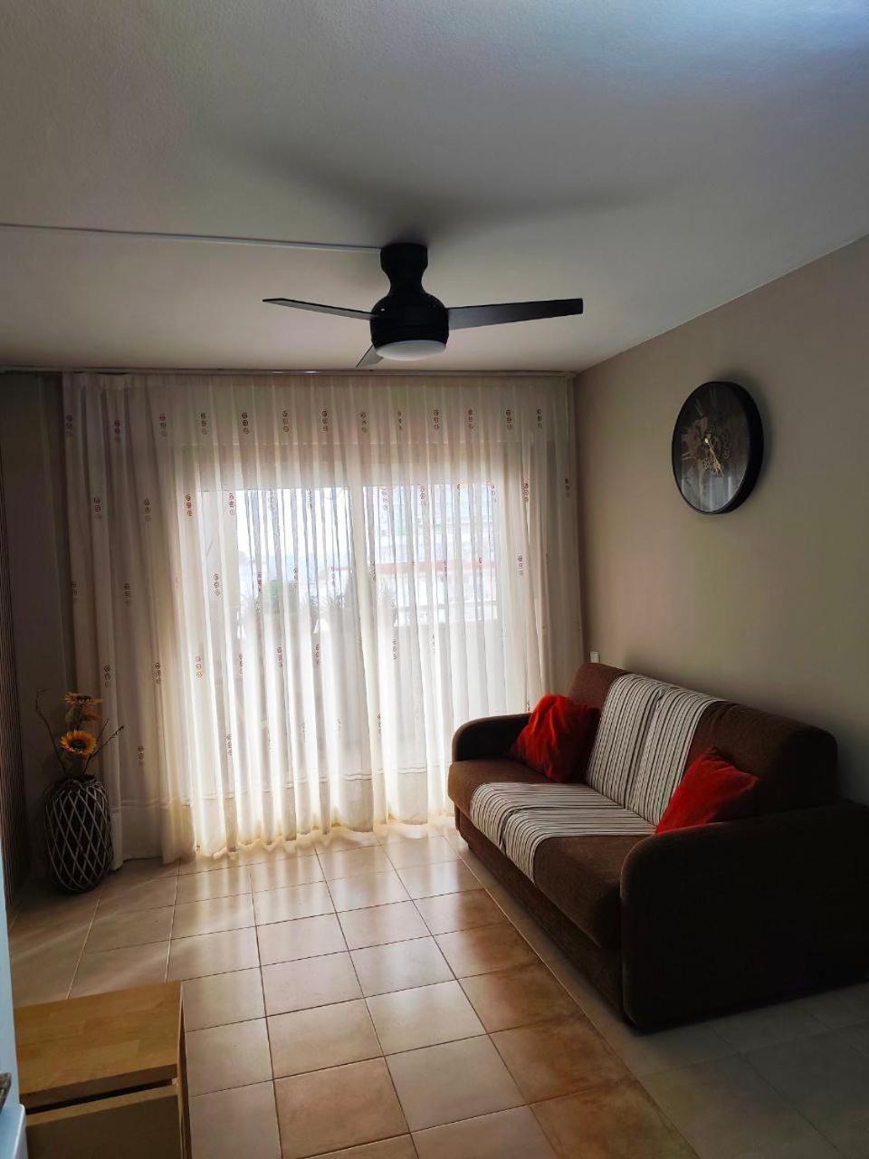 Comfy Apartment In Салоу Екстер'єр фото