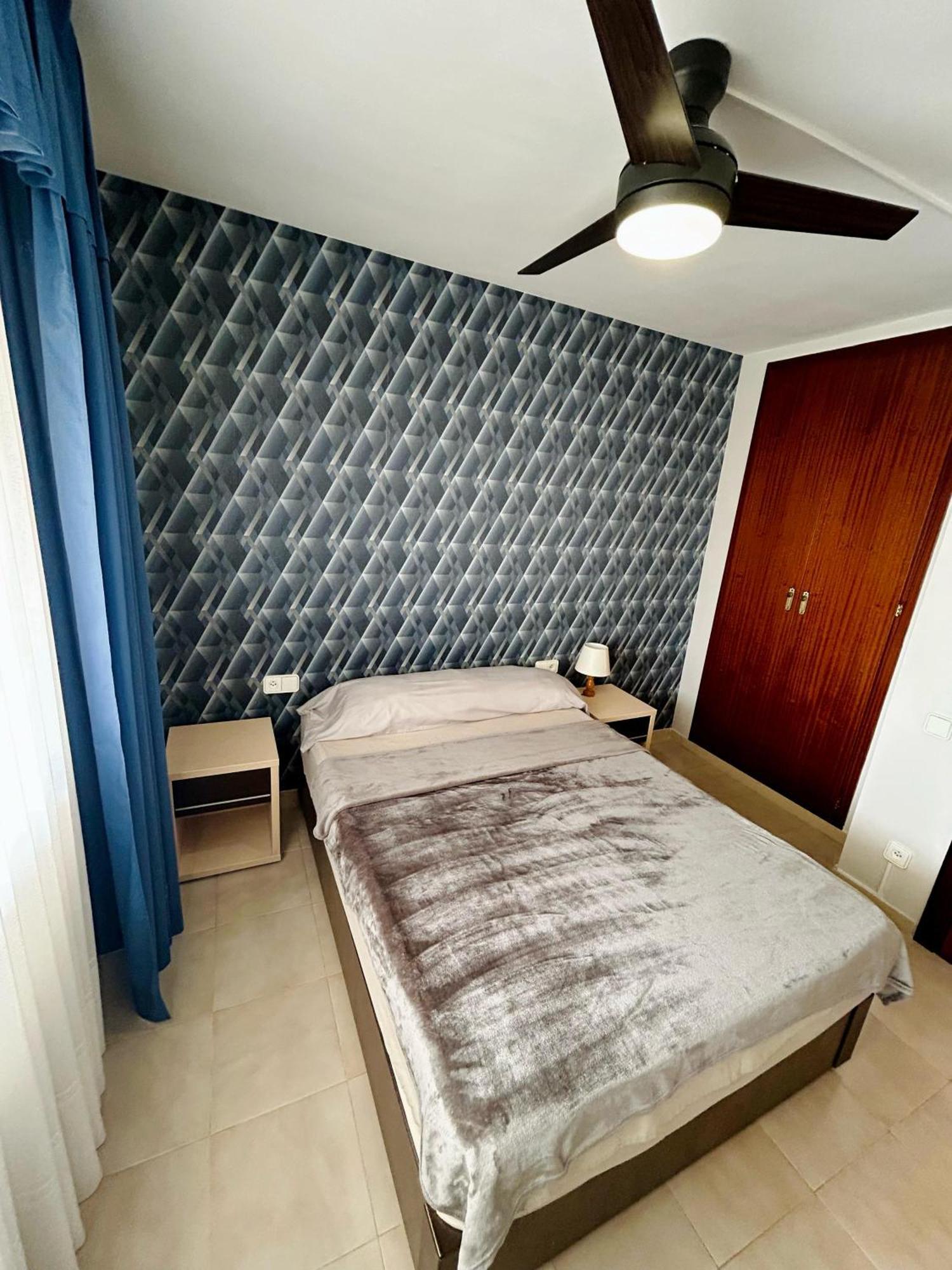 Comfy Apartment In Салоу Екстер'єр фото